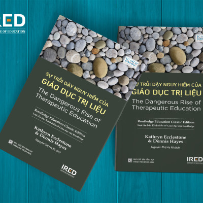SỰ TRỖI DẬY NGUY HIỂM CỦA GIÁO DỤC TRỊ LIỆU (The Dangerous Rise of Therapeutic Education) - Loạt Ấn bản Kinh điển về Giáo dục của Routledge - Kathryn Ecclestone và Dennis Hayes (bìa mềm)