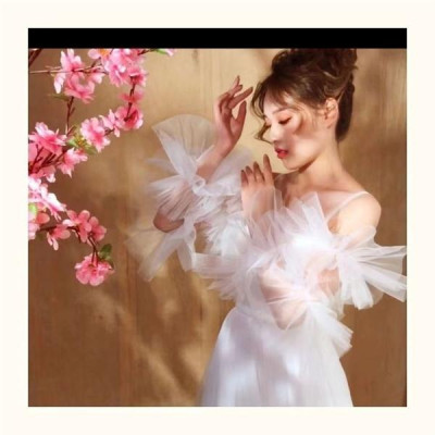 Găng tay nữ vải voan xếp ly phồng dễ thương mẫu mới t10-2023 -Trắng kem