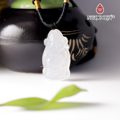Mặt dây chuyền thần tài đá mã não trắng 33mm mệnh thủy, kim - Ngọc Quý Gemstones