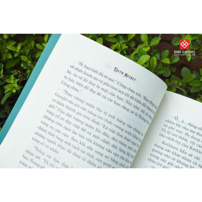 Sách - Lâu đài thần bí - Đinh Tị Books