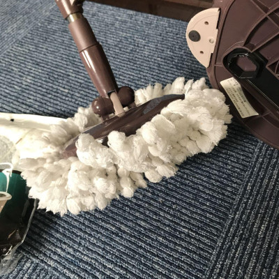 Bộ cây và bông lau nhà Azuma, với thiết kế vòng xoay 360 độ cho khả năng lau chùi, vệ sinh ở những vị trí khó với tới - nội địa Nhật Bản 