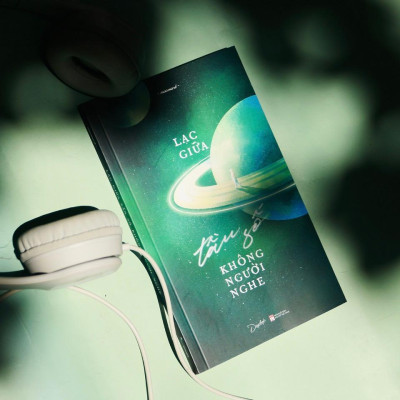 Sách - Lạc Giữa Tần Số Không Người Nghe - AZ Việt Nam