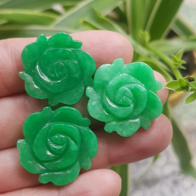 Mặt dây chuyền nữ Bông Hồng Xanh Ngọc to size 25mm x dầy 4mm Chất liệu đá cẩm thạch Xanh ngọc tươi đẹp xinh Nữ mệnh mộc mệnh hoả và mệnh thuỷ Nữ về bọc vàng lên đeo đẹp như công chúa rẻ mà đẹp ạ