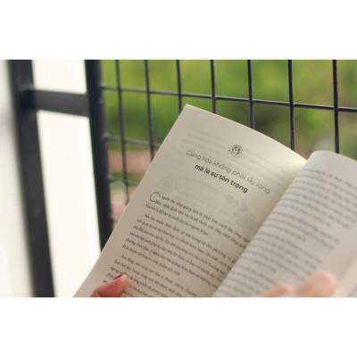 Sách - Ngôn Từ Của Trái Tim: Học Cách Nói Chuyện Ấm Lòng - AZ Việt Nam