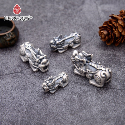 Charm bạc tỳ hưu xỏ ngang - Ngọc Quý Gemstones