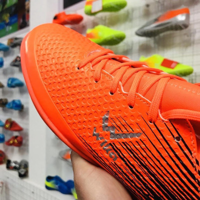 Combo 2 chiếc giày thể thao bóng đá phủi cao cấp nhất năm 