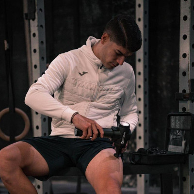 BOOSTER E - 9 mức độ ( 6 đầu massage ) - Máy massage gun thư giãn cơ bắp