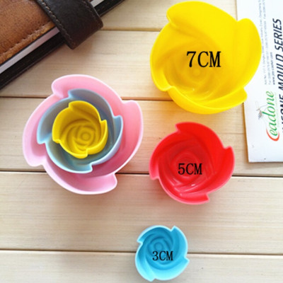 Bộ 10 khuôn silicon làm bánh, rau câu, bánh bông lan, bánh da lợn hoa hồng 3 lớp – Mã số 1130