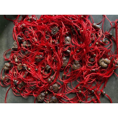 Vòng Chỉ đỏ Trầm hương may mắn