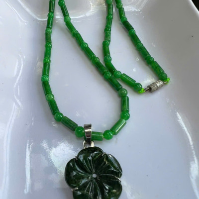 Bộ Dây Chuyền Trang Sức Sợi Trúc Kiểu Xanh Phối Mặt Bông Hoa Mai Đá Cẩm Thạch Tự Nhiên Xanh Ngọc Tự Nhiên Đậm Đẹp Nữ đeo lên cổ đẹp sang quà tặng Mẹ tặng vợ người thân ý nghĩa ạ