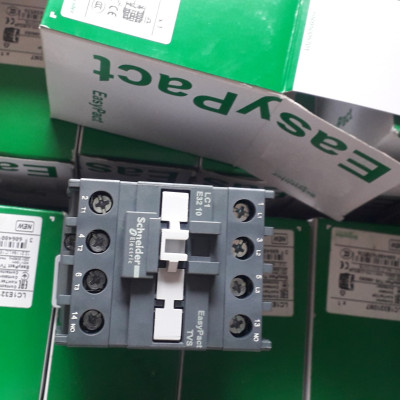 Công tắc Contactor 32A coil 220VAC Schneider LC1E3210M5 / M7