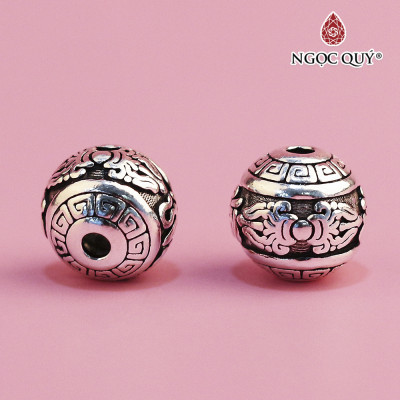 Charm bạc tròn họa tiết lục tự xỏ ngang - Ngọc Quý Gemstones