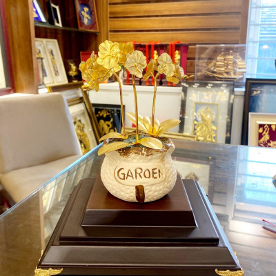 Chậu Hoa Lan 3 Nhánh Dát Vàng MT Gold Art (27x23x16cm)- Hàng Chính Hãng- Quà tặng cao cấp, ý nghĩa tặng sếp khách hàng, đối tác... nhân các dịp đặc biệt như sinh nhật, tân gia, khai trương, kỷ niệm thành lập...