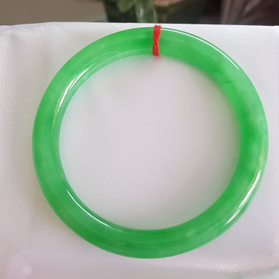 Vòng tay nữ đá cẩm thạch Lý Trong A 55mm x cọng 8mm Màu Xanh lá tươi sáng bóng đều cả vòng rất đẹp Nữ 54kg - 63kg đeo mệnh Mộc mệnh Hỏa mệnh Thủy ạ