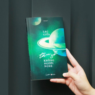 Sách - Lạc Giữa Tần Số Không Người Nghe - AZ Việt Nam