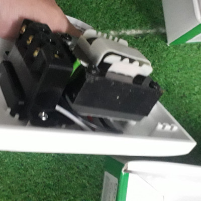 Ổ cắm dao cạo râu E727 WE G19 Schneider - Màu trắng, điện áp 115/240 Vac