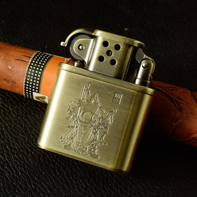 Vỏ Hột Quẹt Bật Lửa Xăng Đá Độc Lạ Dolphin HY676 Khắc Quan Vũ Đẹp Độc Lạ - Dùng Xăng Bấc Đá Cao Cấp