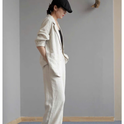 Set áo blazer tay dài cổ ve vuông xẻ kiểu và quần dài ống suông thanh lịch, bộ đồ công sở cực kì sang chảnh