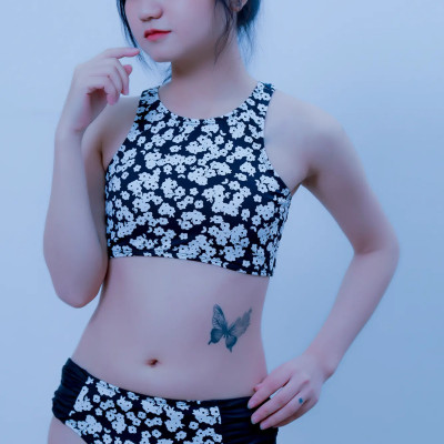 Áo bikini đa năng Gym-to-swim LMcation Lena - Hoa Nhí Đen Trắng