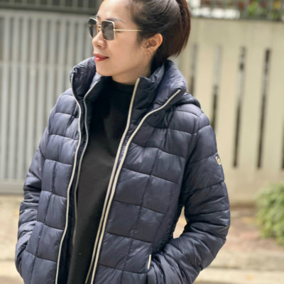 Áo khoác Michael Kors màu Navy chất liệu cao cấp, mềm mại, dáng gọn ấm áp, phù hợp công sở, đi du lịch, những khu vực lạnh sâu và cần chống gió