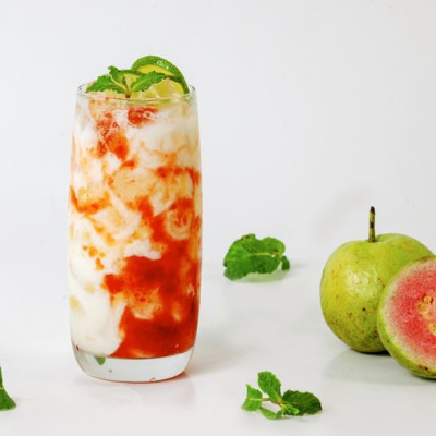 Mứt ổi hồng pha chế Déli - chai 1L