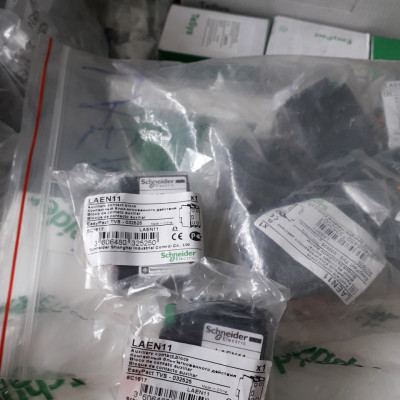 Khối tiếp điểm phụ LAEN11 Schneider - 1NC + 1NO dùng cho khởi động từ LC1E