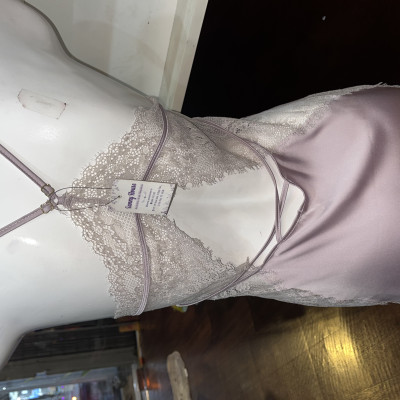 Váy Ngủ D152 Lụa Quảng Châu Phối Ren Hoa Không Mút Xinh Xắn