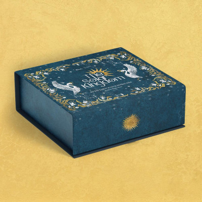 Sách - Boxset The Solar Kingdom Việt Hóa (Bộ Bài + Sách Hướng Dẫn) - Bản Đặc Biệt - Tặng Kèm Random Mẫu Lót Chuột + Lót Ly Gỗ Ép + Túi Nhung Mềm Cao Cấp