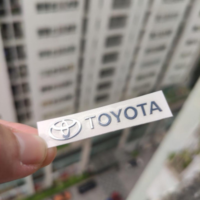 [TOYOTA] Miếng decal dán trang trí xe ô tô đẹp, tem kim loại chìm in logo hãng xe Toyota Camry, Altis, Vios, Wigo,Innova