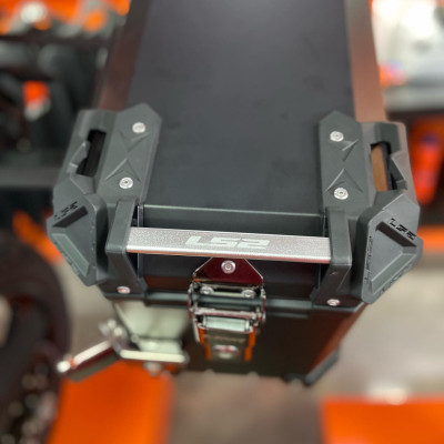 Thùng nhôm bên hông xe máy LS2