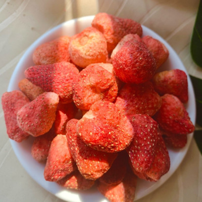 Dâu Tây Sấy Giòn Nguyên Vị 150g VietTin Mart