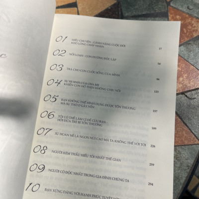 ĐỨA TRẺ HIỂU CHUYỆN THƯỜNG KHÔNG CÓ KẸO ĂN – Nguyên Anh – Nguyệt Lạc dịch – Moon Books – AZ VIETNAM – NXB Văn Học (Bìa mềm)