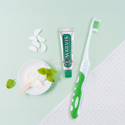 Set kem đánh răng Marvis Strong Mint 10ml + 1 Bàn chải gập Marvis - Hàng chính hãng