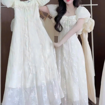 Váy thiết kế thêu hoa bèo ngực phối tay tơ bồng dự tiệc