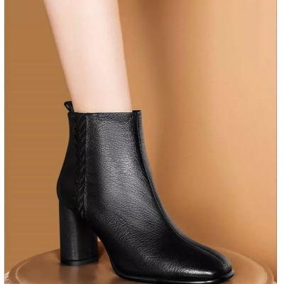 Boots thời trang nữ cổ cao, da lì cao cấp ROSATA RO307 6.5p gót trụ - BKSTORE