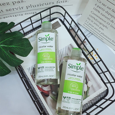 Nước tẩy trang Simple Micellar Water Gently Removes Make-up & Hydrates làm sạch và cấp ẩm cho da (200ml) - Hàng chính hãng