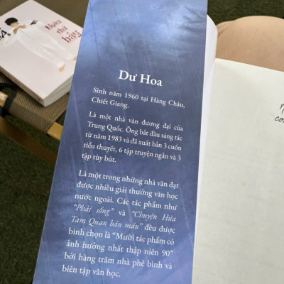 HÉT LÊN TRONG CƠN MƯA PHÙN – Dư Hoa – Az Việt Nam