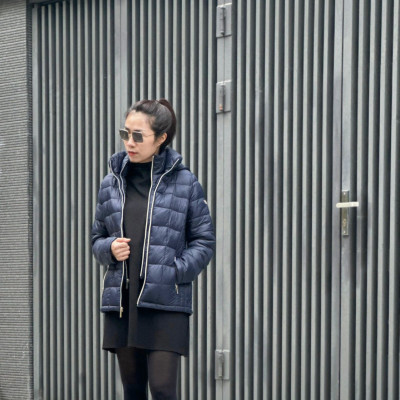 Áo khoác Michael Kors màu Navy chất liệu cao cấp, mềm mại, dáng gọn ấm áp, phù hợp công sở, đi du lịch, những khu vực lạnh sâu và cần chống gió