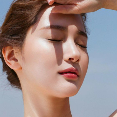 Kem Chống Nắng Cấp Ẩm Dưỡng Sáng Da Chiết Xuất Hạt Ý Dĩ Hatomugi (80 G)