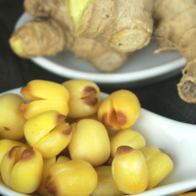 Combo Sen Sấy Gừng Mật Ong Hải Long (230g) + Mứt Gừng Nướng Mật Ong Hải Long (120g)