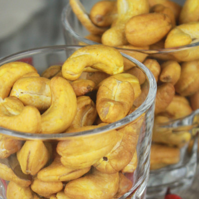 Combo Hạt Sen Sấy Hải Long (230g) + Hạt Điều Nghệ Mật Ong Hải Long (250g)